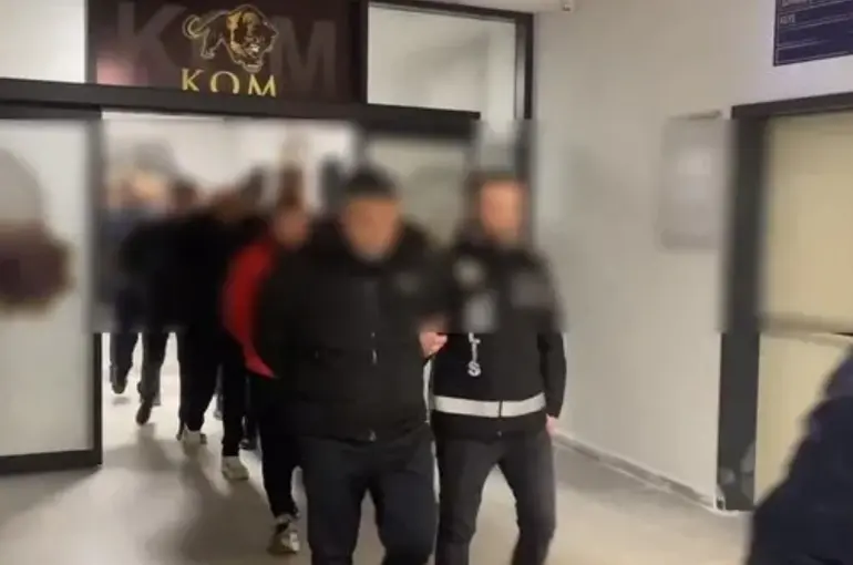 Bakan Yerlikaya:4 ilde eş zamanlı KAFES-47 operasyonu yapıldı 'Çakar' suç örgütü çökertildi