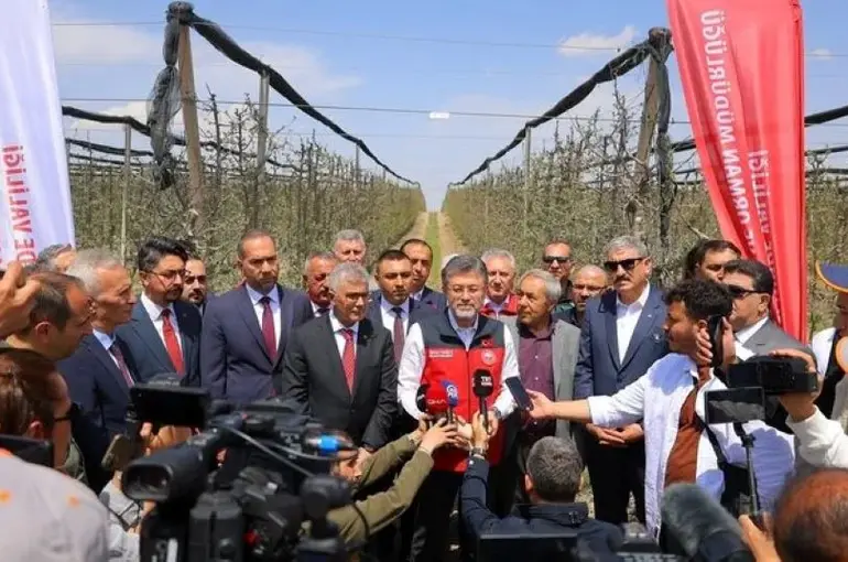Bakan Yumaklı’dan Niğde’de Zirai Don Mağdurlarına Destek Sözü!