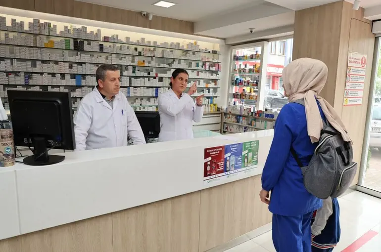 Başkan Altay 26 Nisan Eczane Teknisyenleri ve Teknikerleri Günü’nü Kutladı