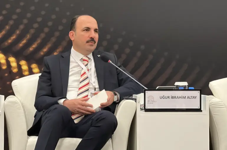 Başkan Altay, Antalya'da “Küresel Meseleler İçin Yerel Yaklaşımlar” Paneline Katıldı