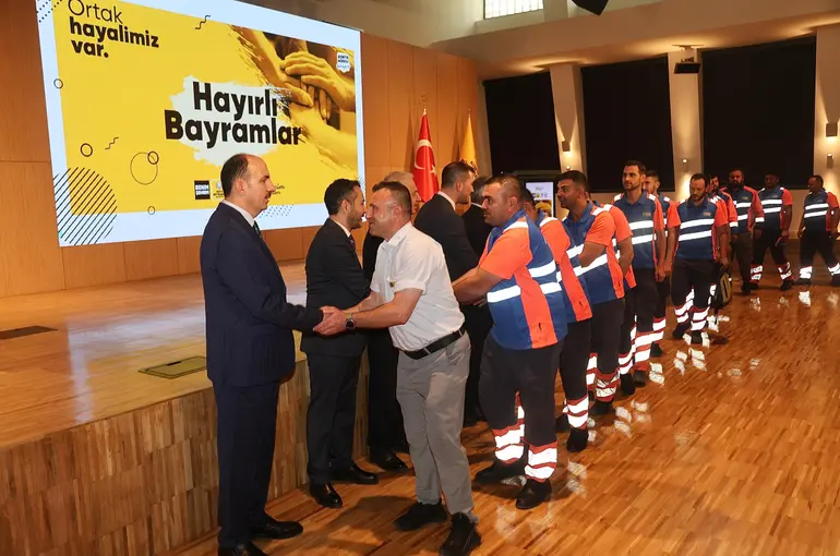 Başkan Altay Büyükşehir Personeliyle Bayramlaştı!