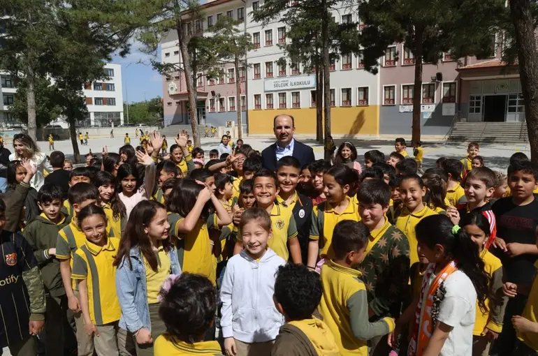 Başkan Altay, Çocukluk Yıllarının Geçtiği Okulda Öğrencilerle Buluştu