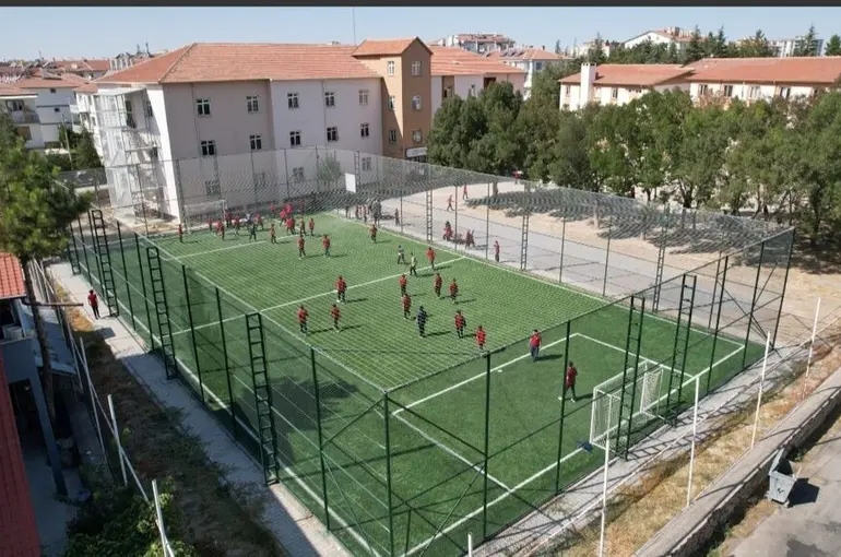 Başkan Altay: “Ereğli’de 8 Okulumuza Halı Saha Kazandırdık”