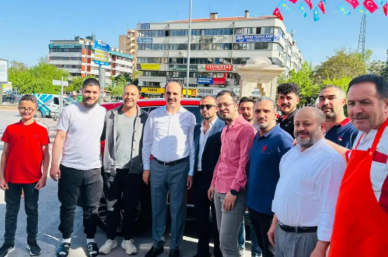 Başkan Altay Eski Belediye Civarındaki İş Merkezlerinde Esnaflarla Buluştu