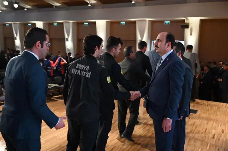 Başkan Altay, Konya Büyükşehir Belediyesi Çalışanlarıyla Bayramlaştı