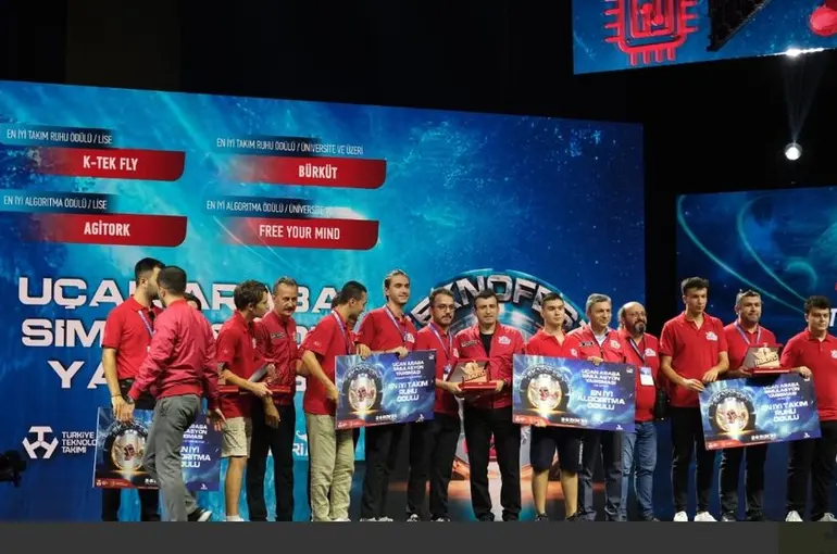 Başkan Altay TEKNOFEST’te 7 Ödül Kazanan Kapsül Takımlarını Tebrik Etti 