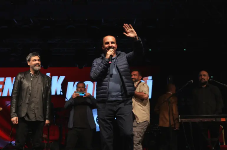 Başkan Altay, Uğur Işılak Konserinde Konyalıların Coşkusuna Ortak Oldu