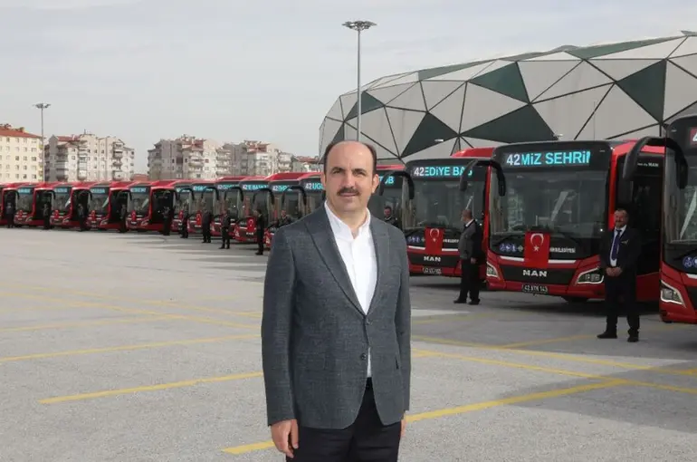 Başkan Altay'dan Yeni Kayıt Yaptıran Üniversite Öğrencilerine Müjde!