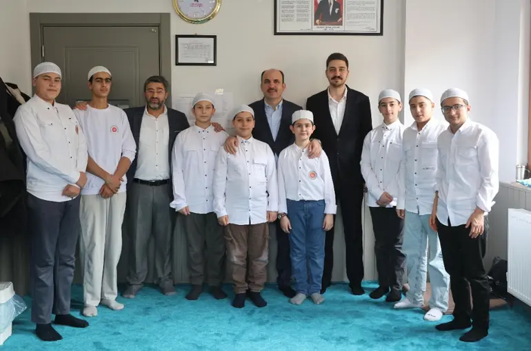 Başkan Altay’dan Yılın Son Gününde Hafızlık Öğrencilerine Anlamlı Ziyaret