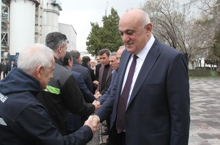 Başkan Erkoyuncu Çalışanlarla Bayramlaştı, Şeker Sektörüne Dikkat Çekti