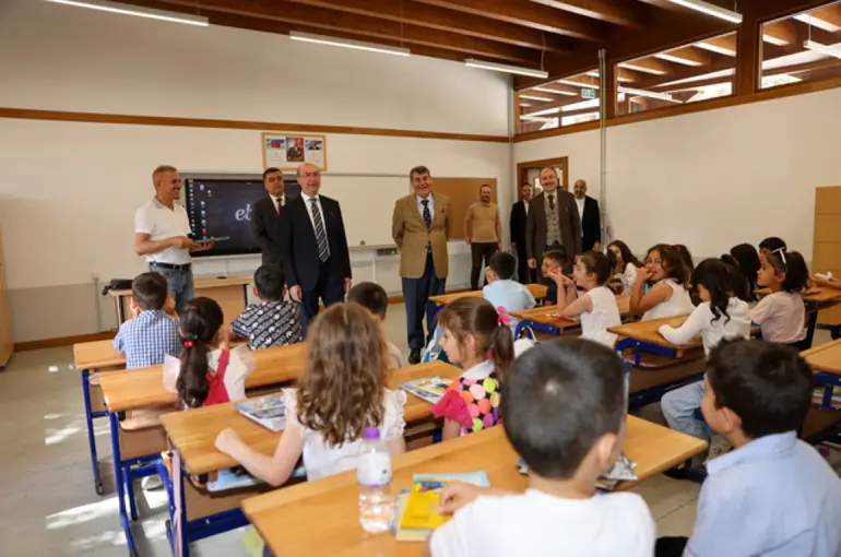 Başkan Pekyatırmacı Çocukların Karne Sevincine Ortak Oldu