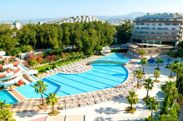 Bera Alanya Otel Yeni Gökyüzü Havuzu İle Sezonu Açtı