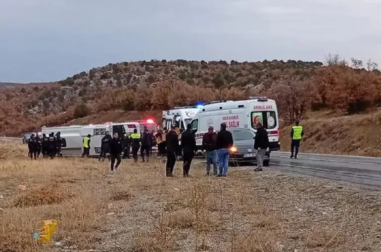 Beyşehir’de Öğrenci Servisi Devrildi: 29 Kişi Yaralandı