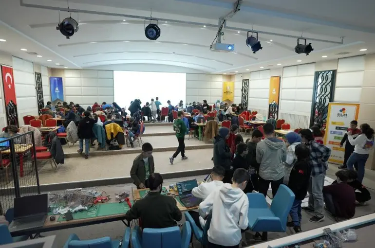Bilim Konya’dan Yarıyıl Tatilinde “TEKNOFEST Robolig Kampı”