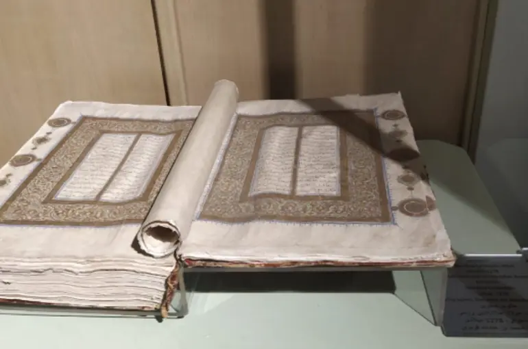 Bilinen en eski Mesnevi nüshası ne zaman yazılmıştır ve nerededir?