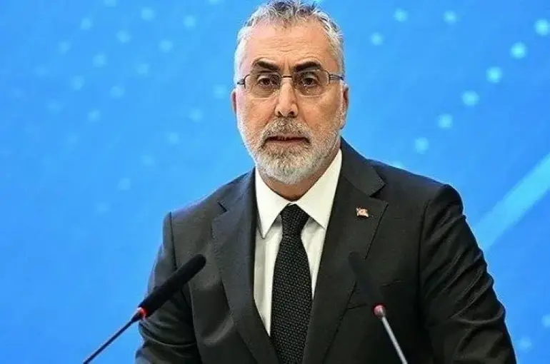 Çalışma Saatleri ve Emeklilikle İlgili Bakan Işıkhan'dan Açıklama! 