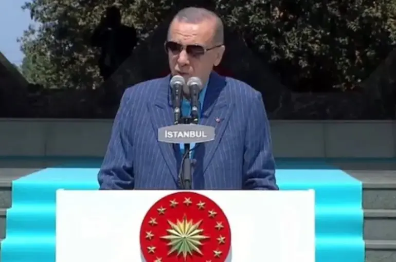 Cumhurbaşkanı Erdoğan, Adnan Menderes'in Anıt Mezarı'nı ziyaret etti