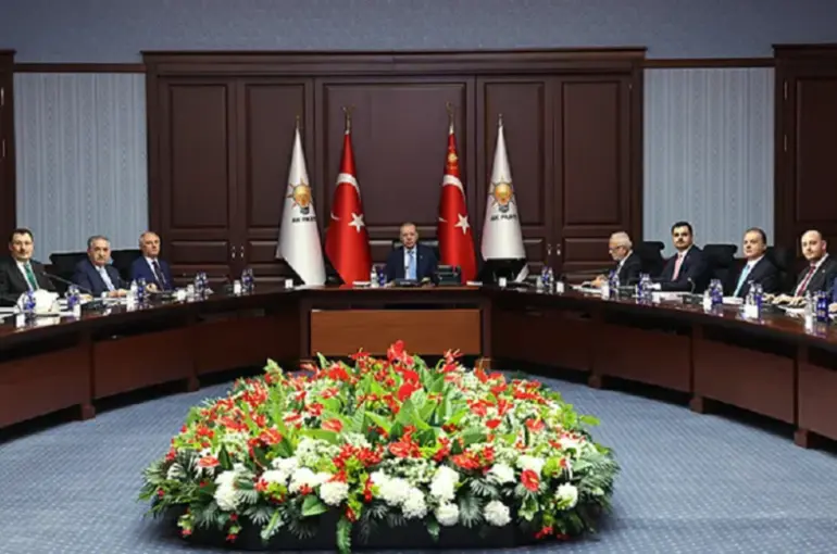 Cumhurbaşkanı Erdoğan Başkanlığında Kritik MYK Toplantısı: Okul Güvenliği ve Dijital Riskler Masada