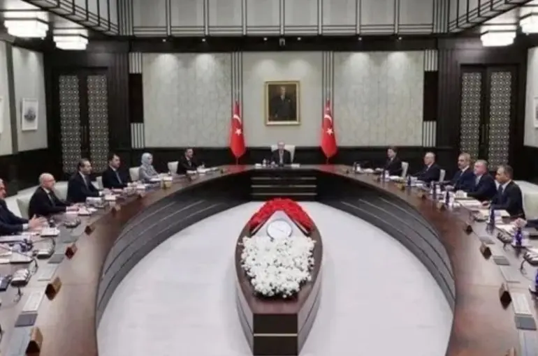 Cumhurbaşkanı Erdoğan Kabineyi Topluyor: Gündemde Ortadoğu Krizi ve Terörsüz Türkiye Var