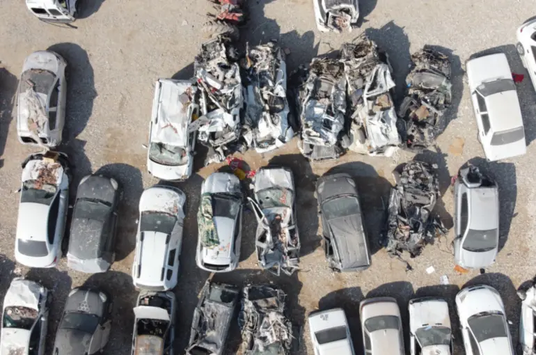 Depremden geriye kalan araç mezarlığı görüntülendi