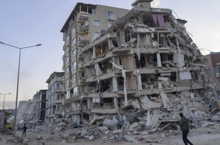 Depremlerde kaç bina yıkıldı?