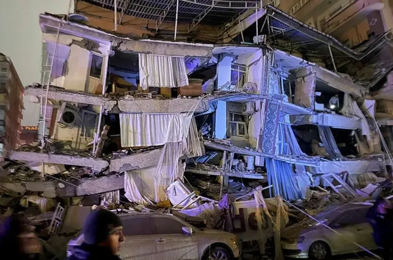 Devlet tüm imkanları seferber etti. Deprem çok sayıda ilden hissedildi! Uyarılar peş peşe yapılıyor