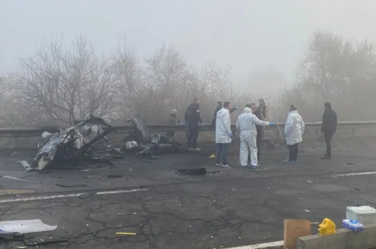 Diyarbakır'da polis servisine bombalı saldırı! 1 sivil ve 8 polis memuru yaralandı