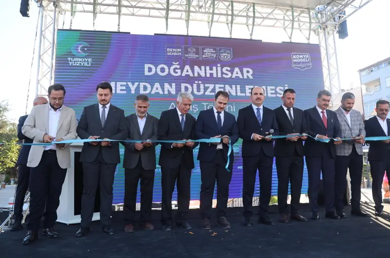 Doğanhisar’a kazandırılan meydan düzenlemesi hizmete açıldı