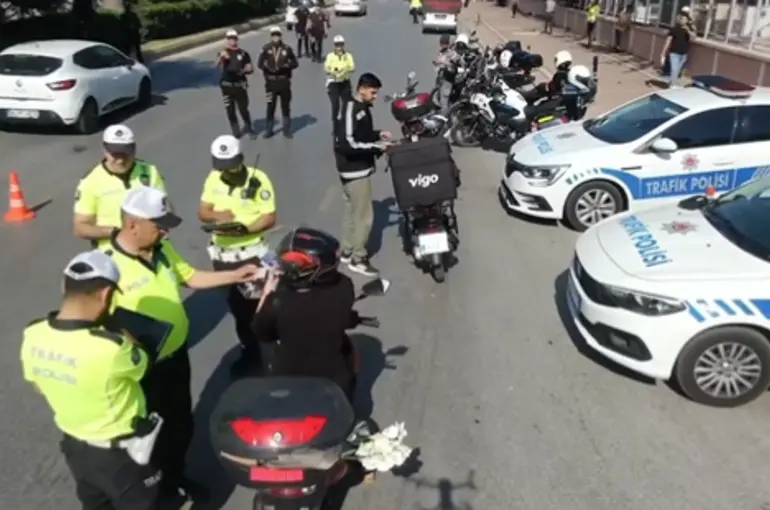 Emniyet ve Jandarma Trafik Ekipleri 2️ Milyon 4️6️4️ bin 1️6️9️ araç denetledi!