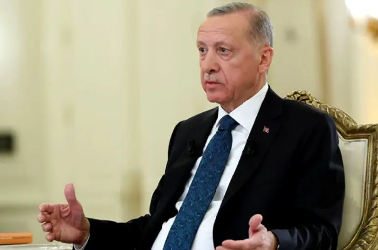 Erdoğan masasındaki son anketi açıkladı: Tereddüt yok öndeyiz!