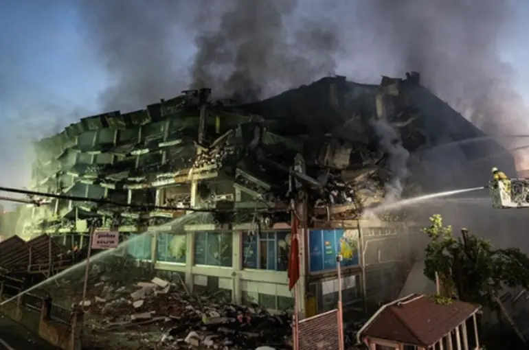 Fabrikada çıkan yangını söndürme çalışmaları 37 saattir devam ediyor