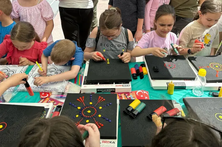 Genç KOMEK Bosnalı Çocuklarla Buluştu