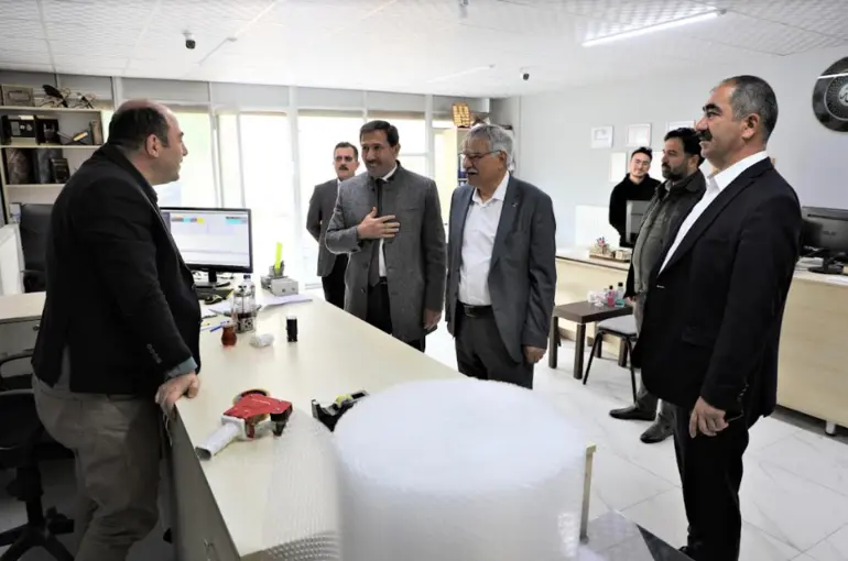 Hasan Kılca, Mehmet Genç Ve Latif Selvi Matbaacılar Sanayiini ziyaret etti