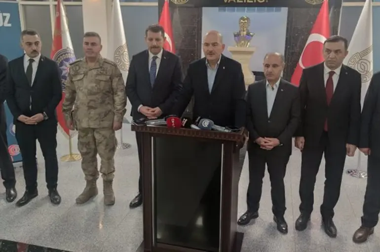 İçişleri Bakanı Soylu, "Zincir 2" ve "Kökünü Kurutma Operasyonu"ile ilgili Şanlıurfa'da konuştu