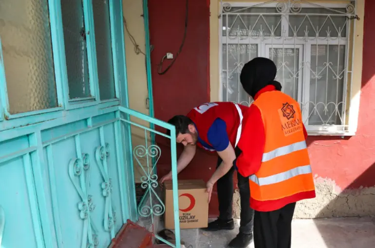 İhtiyaç Sahiplerinin Yüzünü Meram Bu Ramazanda da Güldürüyor