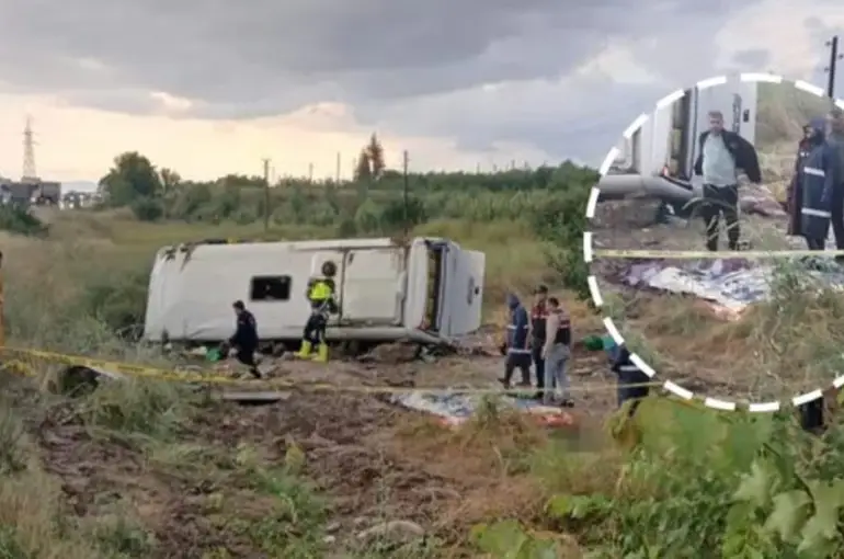 Isparta’da Feci Tur Minibüsü Kazası: 4 Kişi Hayatını Kaybetti, 26 Kişi Yaralandı