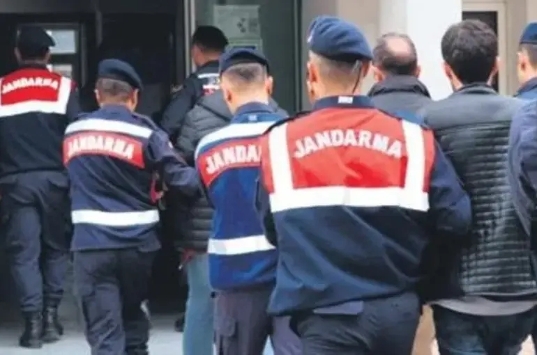 İzmir’de FETÖ operasyonu ile 12 kişi gözaltına alındı 