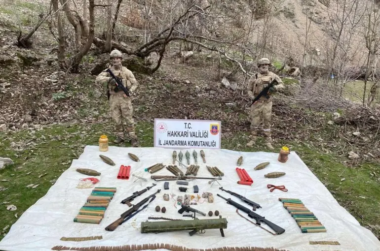 Jandarma, Hakkari kırsalında çok sayıda mühimmat ele geçirildi