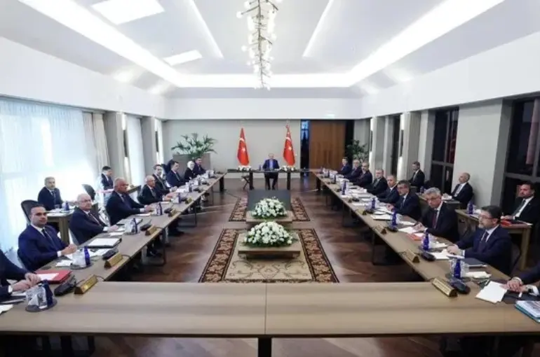 Kabine Tarihi Atmosferde Ahlat’ta Toplanıyor