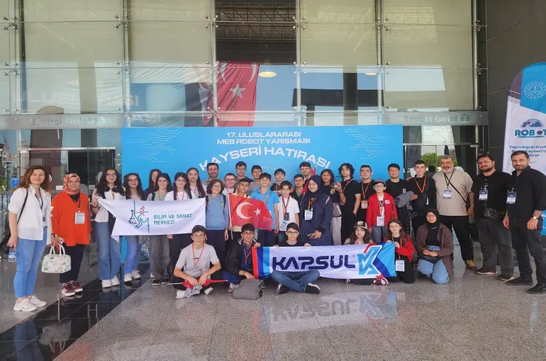 Kapsül Teknoloji Platformu’ndan Meb Robot Yarışması’nda 6 Derece Birden