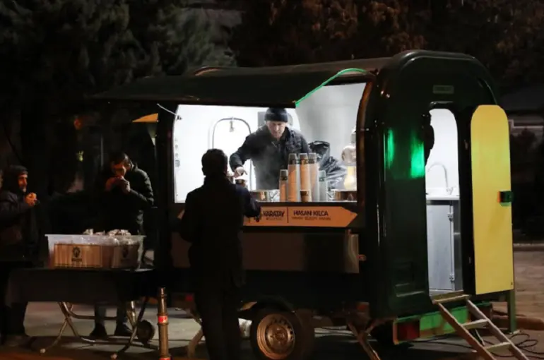  Karatay Belediyesi’nden Gönülleri Isıtan İkram!
