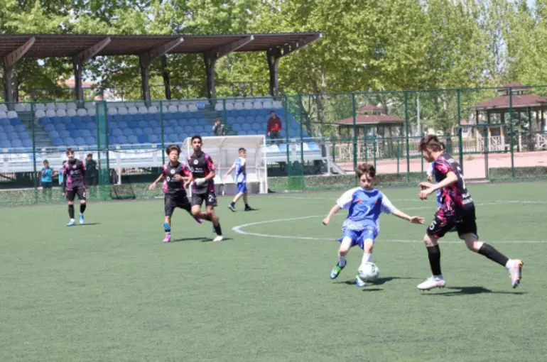 Karatay’da “3. Geleneksel Ortaokullar Arası Dostluk Ve Kardeşlik Futbol Turnuvası” Başladı