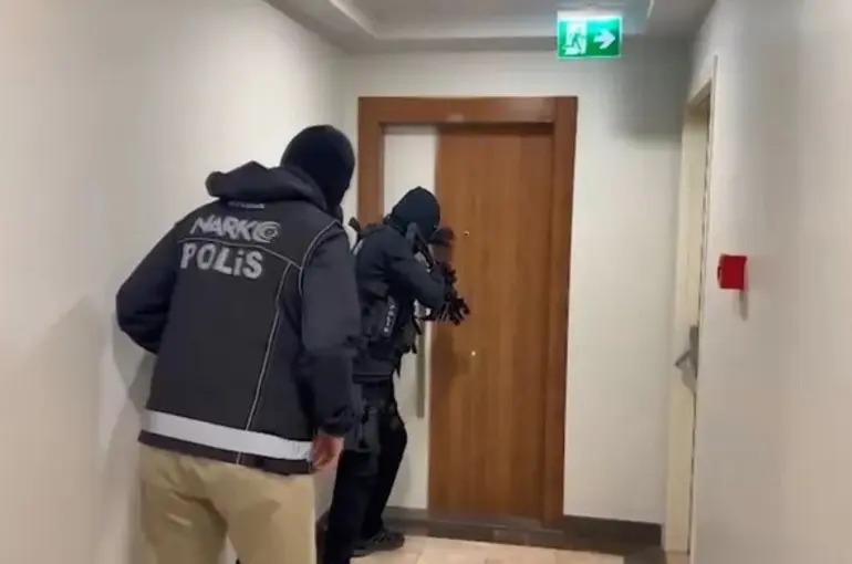 Kırmızı Bültenle Aranan Şüpheli İstanbul’da Yakalandı