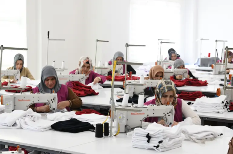 KOMEK ve ASEM Mensupları Depremzedelerin İçini Isıtıyor