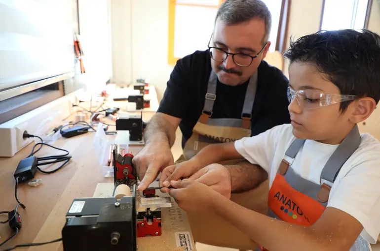 KOMEK’ten “Ahşap Oyuncak Çocuk-Ebeveyn Atölyesi” Etkinliği