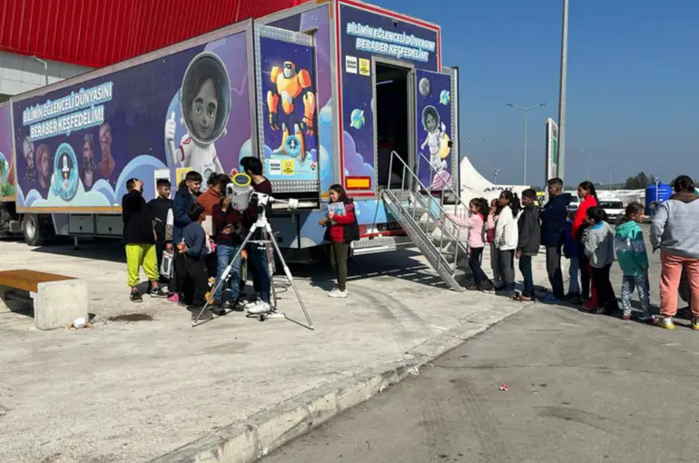 Konya Büyükşehir Bilim TIR’ı ile Depremzede Çocuklara Moral Veriyor