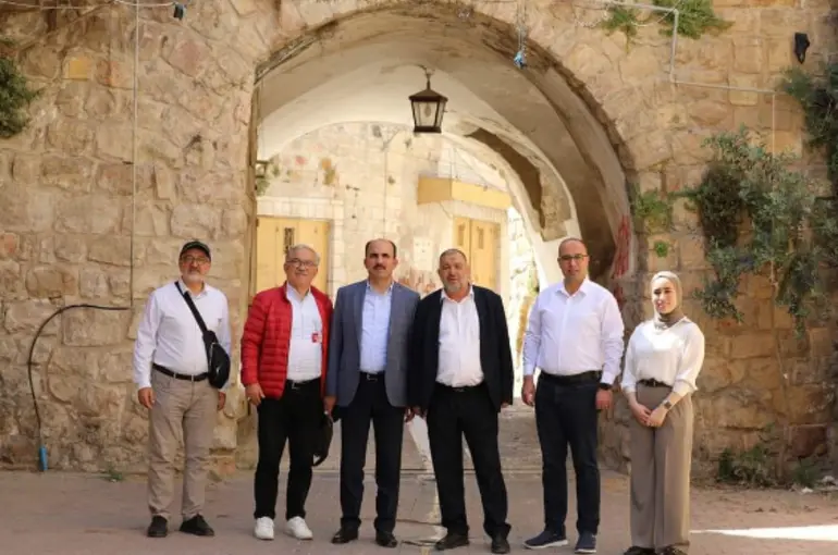 Konya Büyükşehir Filistinli Ailenin İsrail Tarafından Yıkılan Evini Yeniden İnşa Edecek