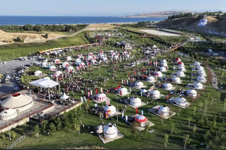 Konya Büyükşehir Malazgirt Zaferi’nin 953. Yıl Dönümü Coşkusuna Eşlik Ediyor