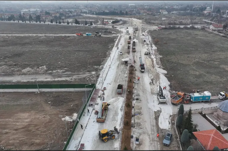 Konya Büyükşehir Necmettin Erbakan Caddesi’nde Yoğun Bir Çalışma Sürdürüyor