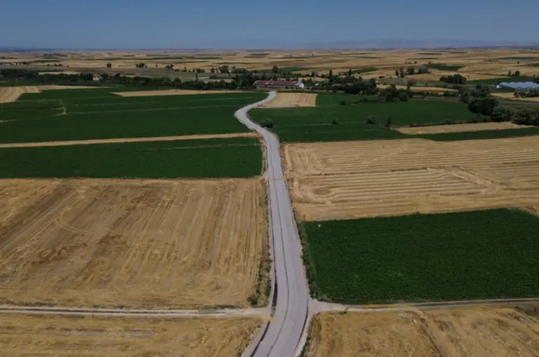 Konya Büyükşehir Yunak ve Akşehir Mahalle Yollarında Standardı Yükseltiyor